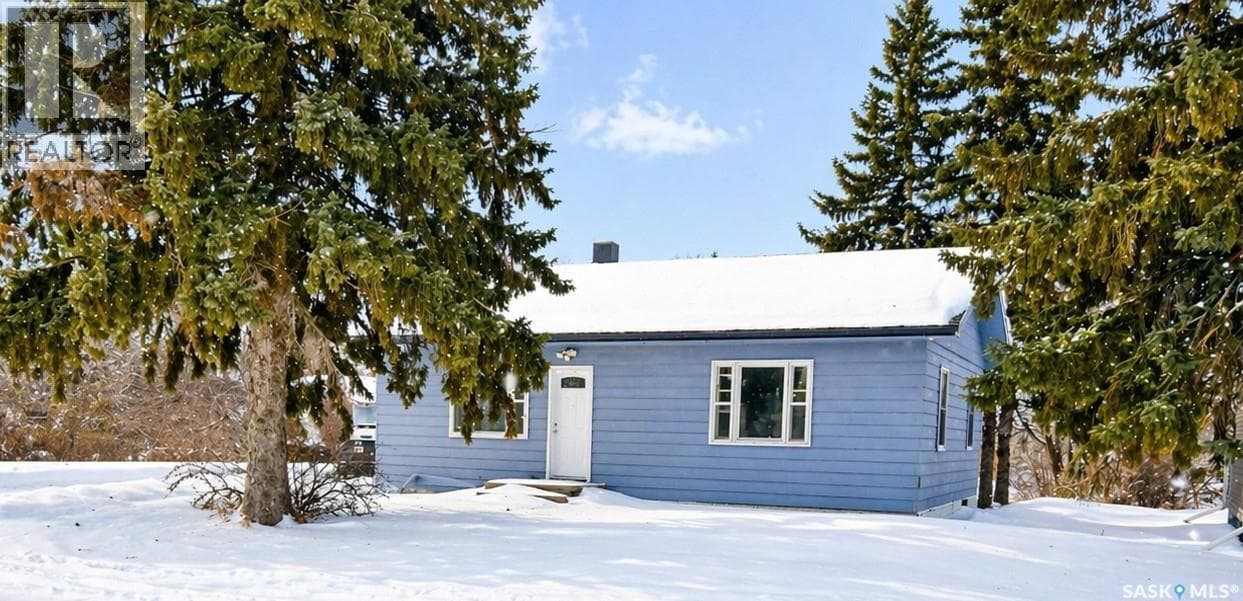 4 bed 2 bath single family at 322 1st AVENUE E — $119,900