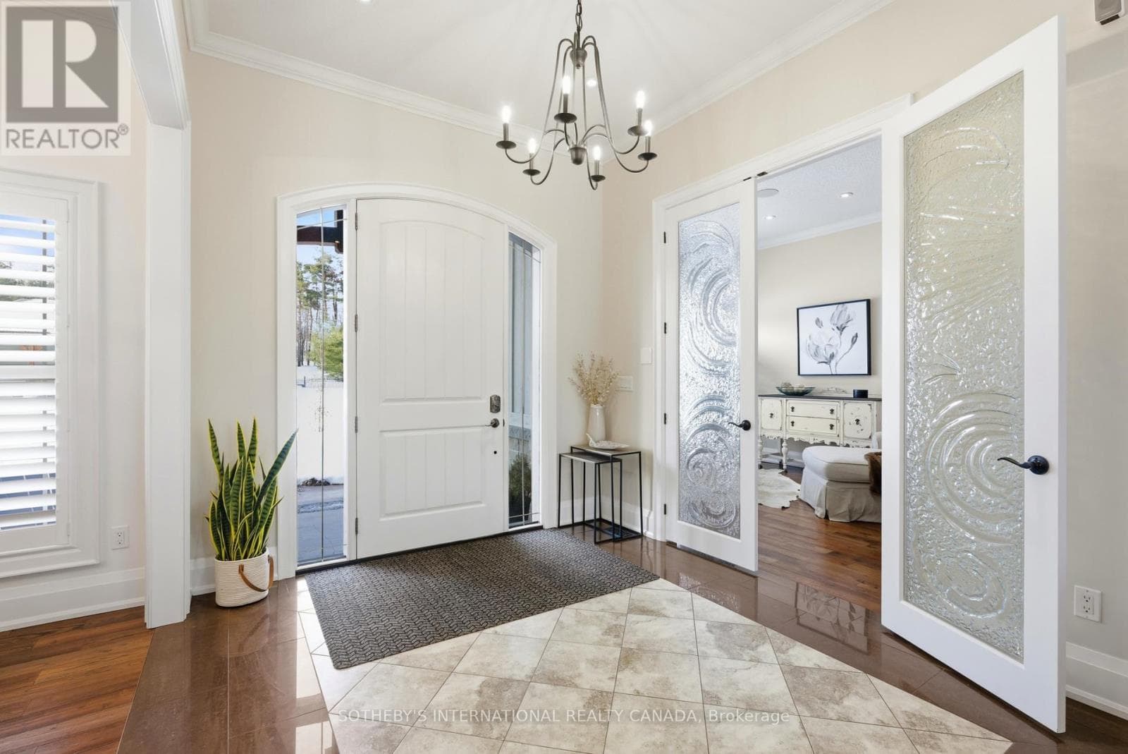 7 RIDGEWOOD COURT photo 2
