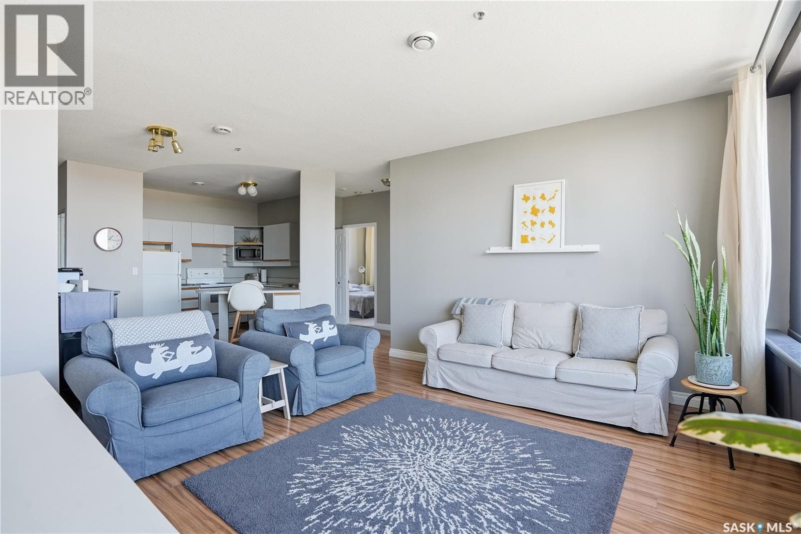 1108 1867 Hamilton STREET — photo 2