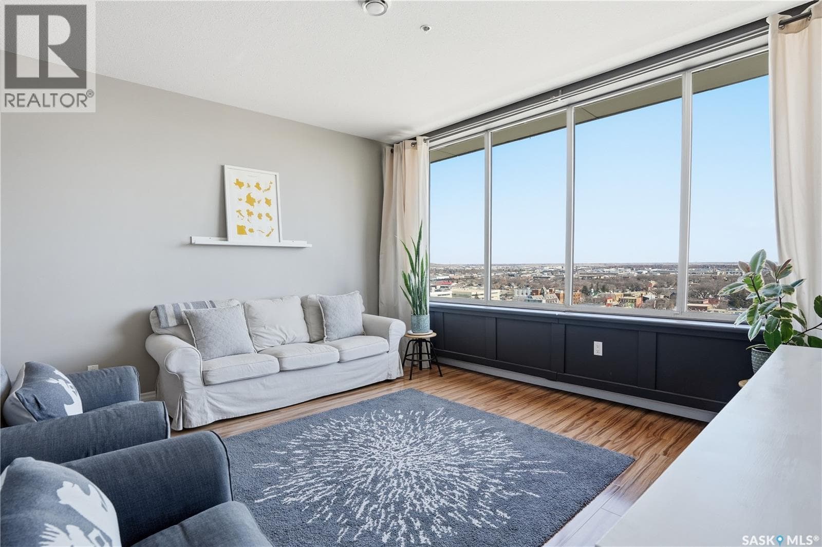 1108 1867 Hamilton STREET — photo 4