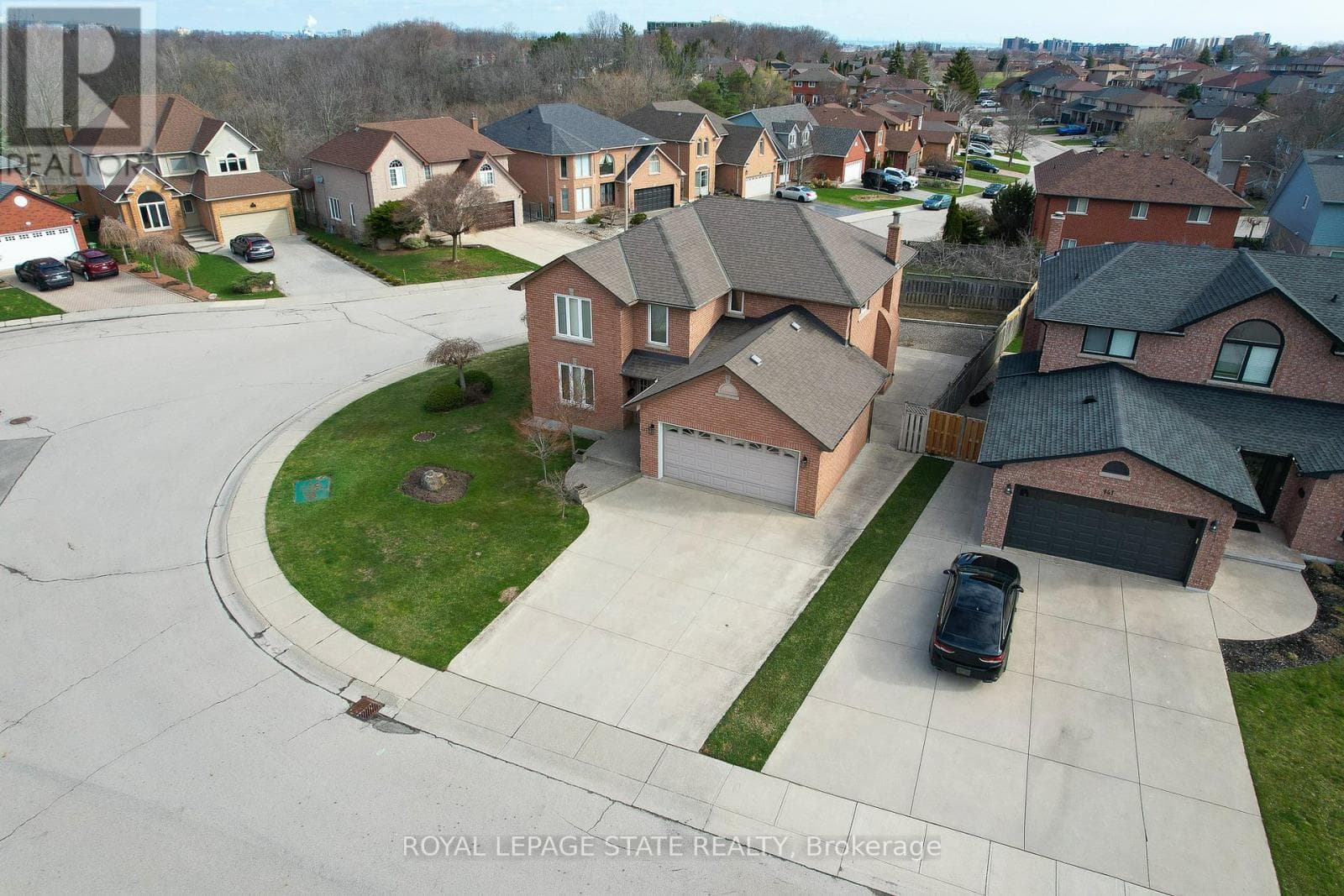 137 NATIONAL DRIVE photo 3