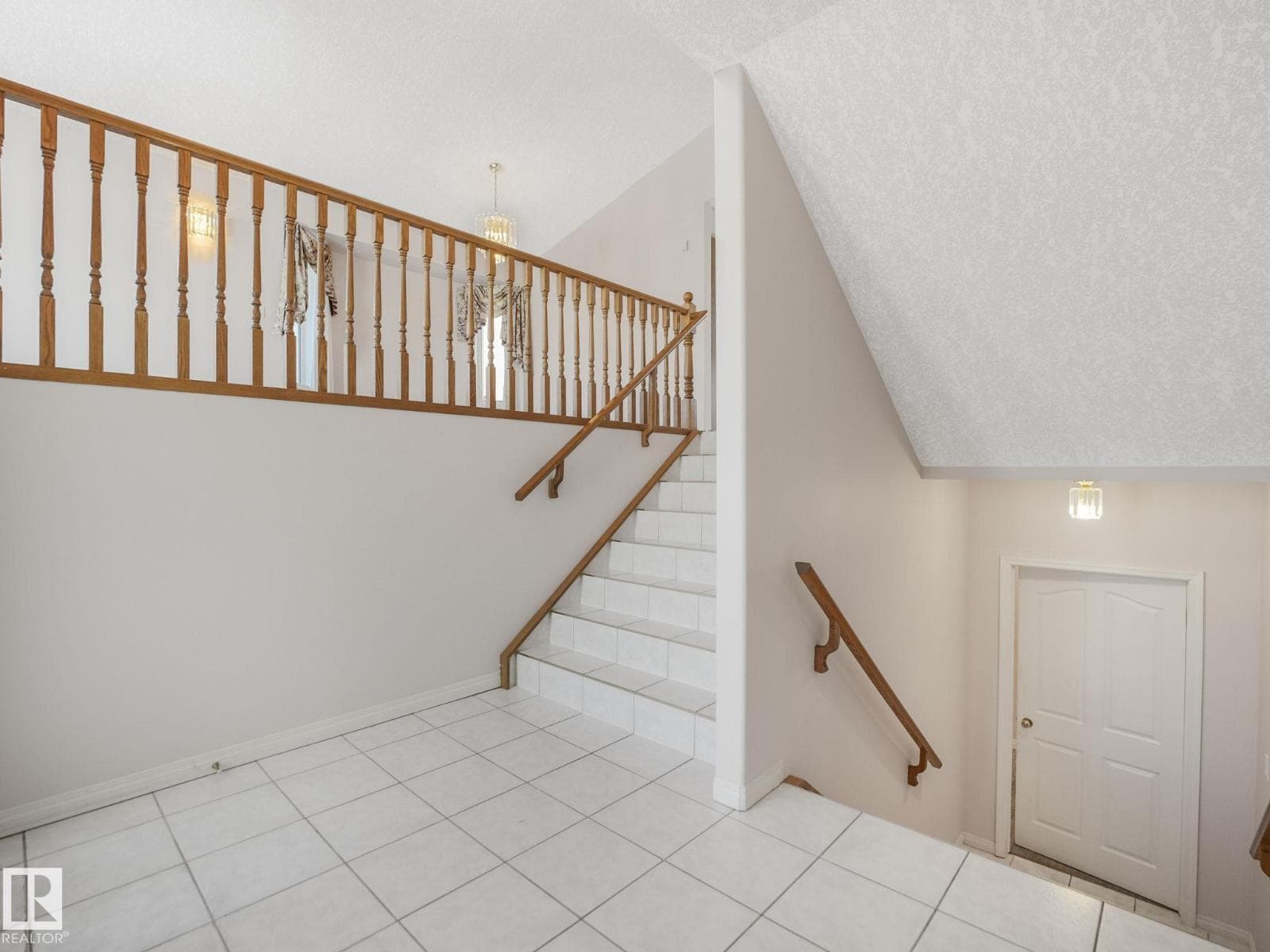 1054 ORMSBY CR NW — photo 5