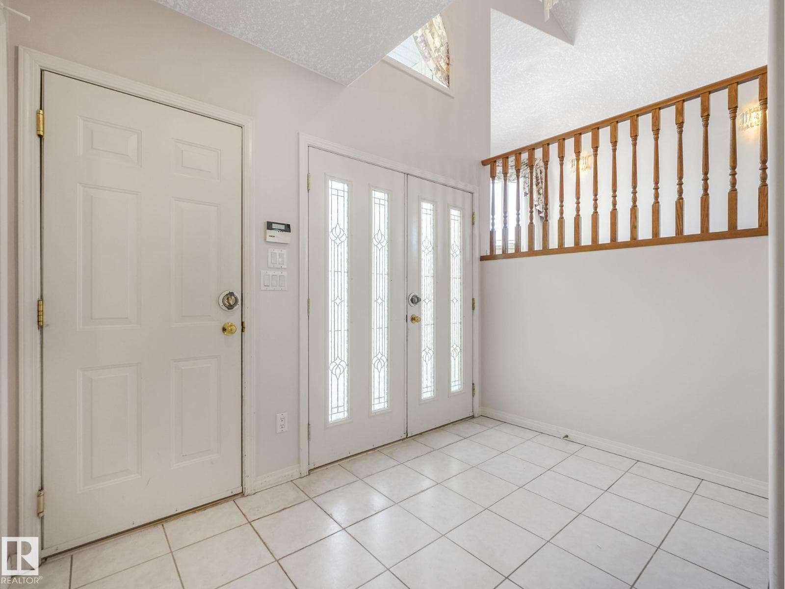 1054 ORMSBY CR NW — photo 4