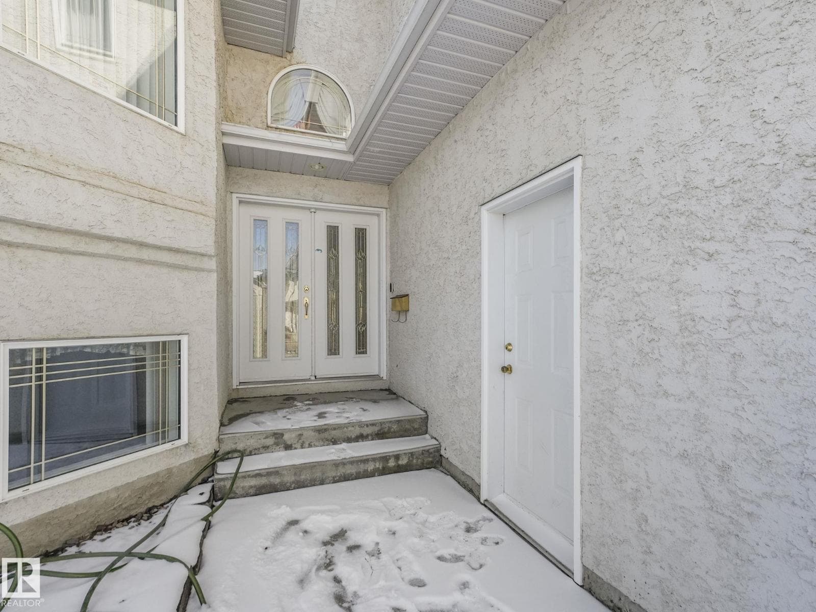 1054 ORMSBY CR NW — photo 3