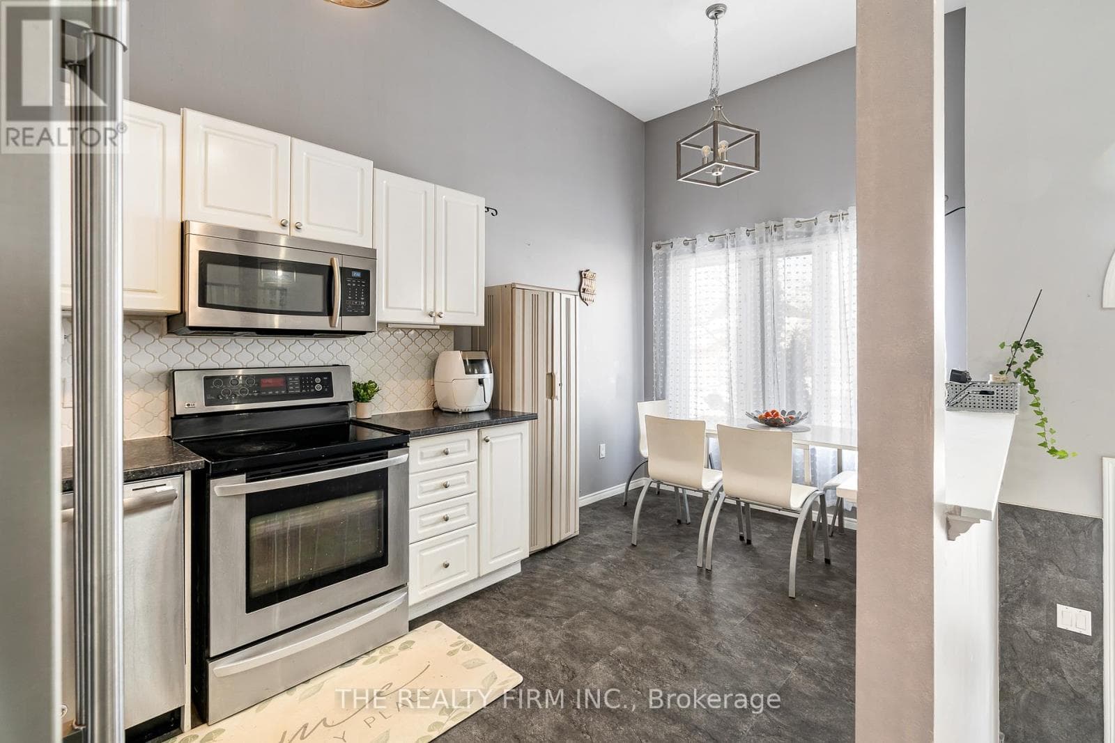 79 SUNRISE CRESCENT photo 3