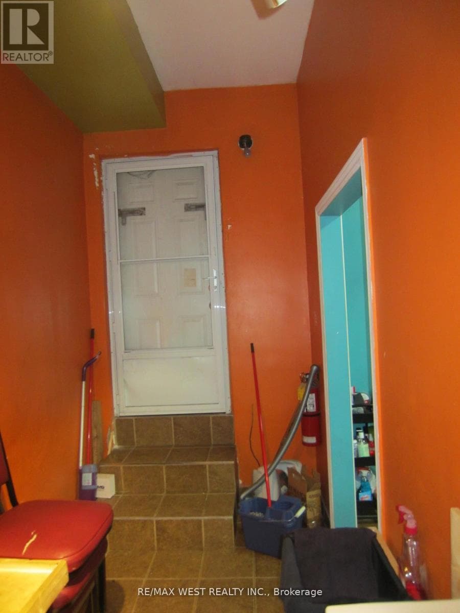 2444 DUFFERIN STREET photo 4