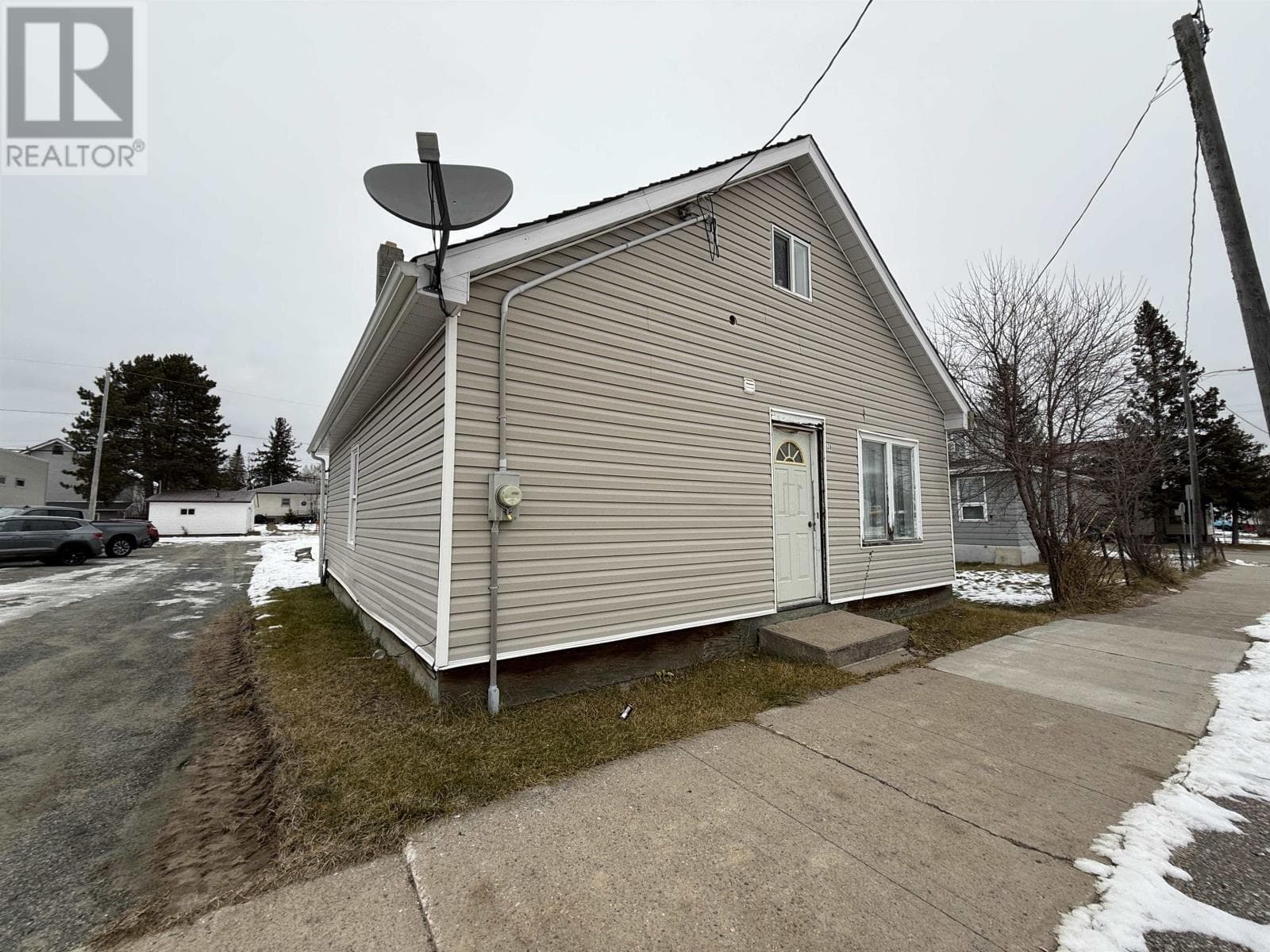 2 bed 1 bath single family at 38 King ST — $170,200