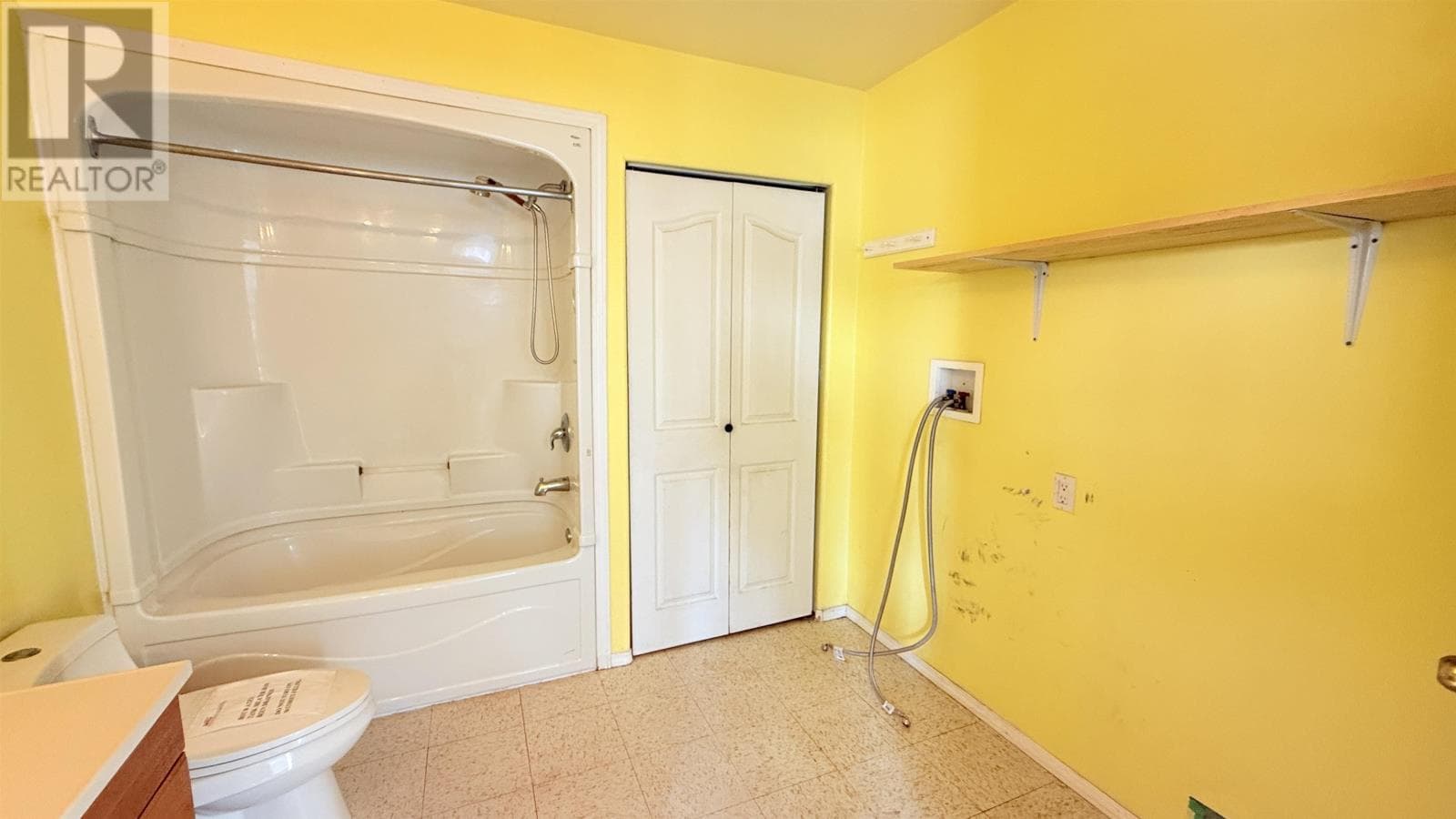 38 King ST photo 4