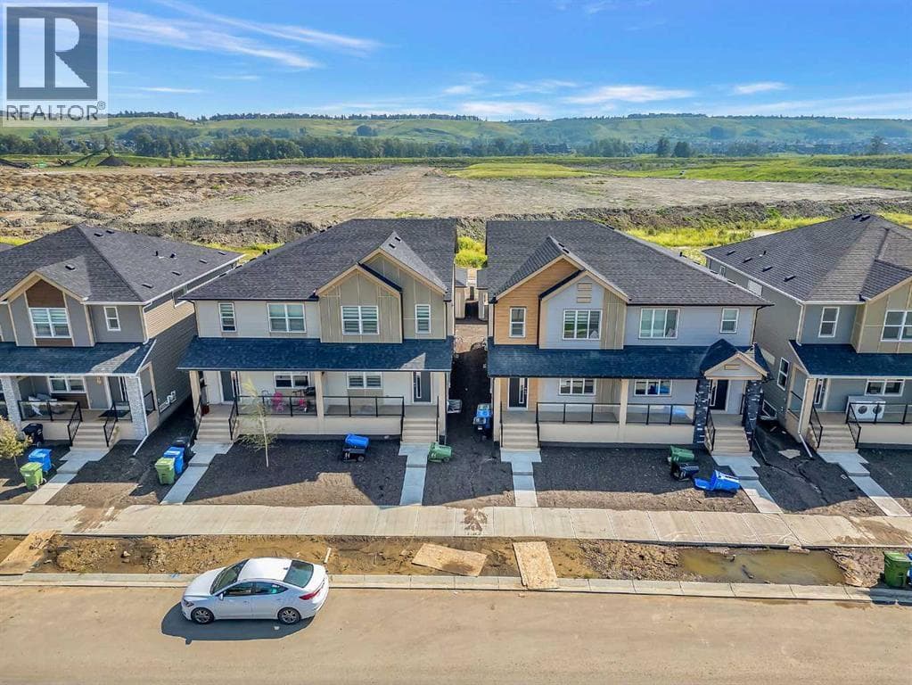 822, 826, 830, 834 Wolf Willow Boulevard SE — photo 2