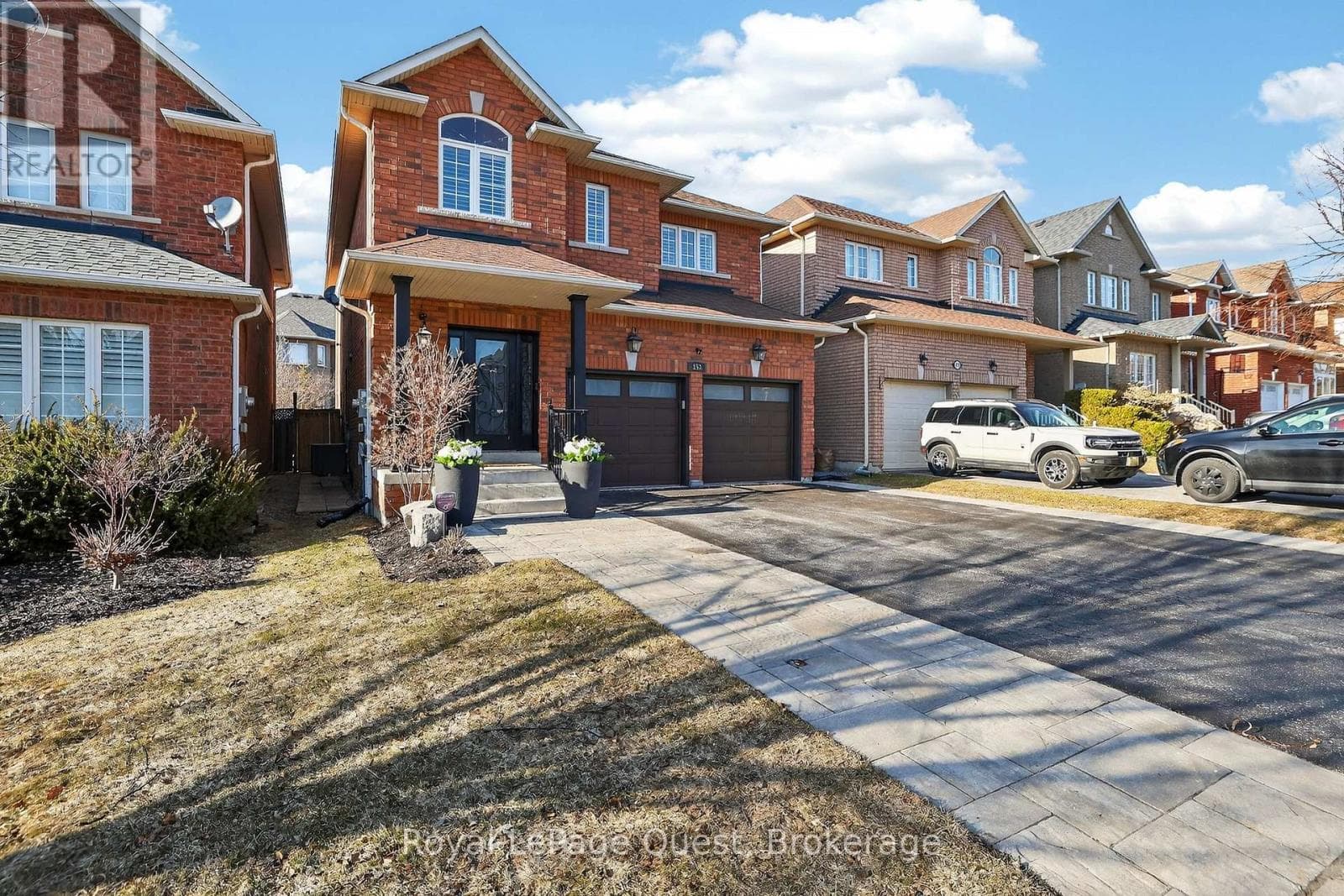 153 WOODBURY CRESCENT photo 2