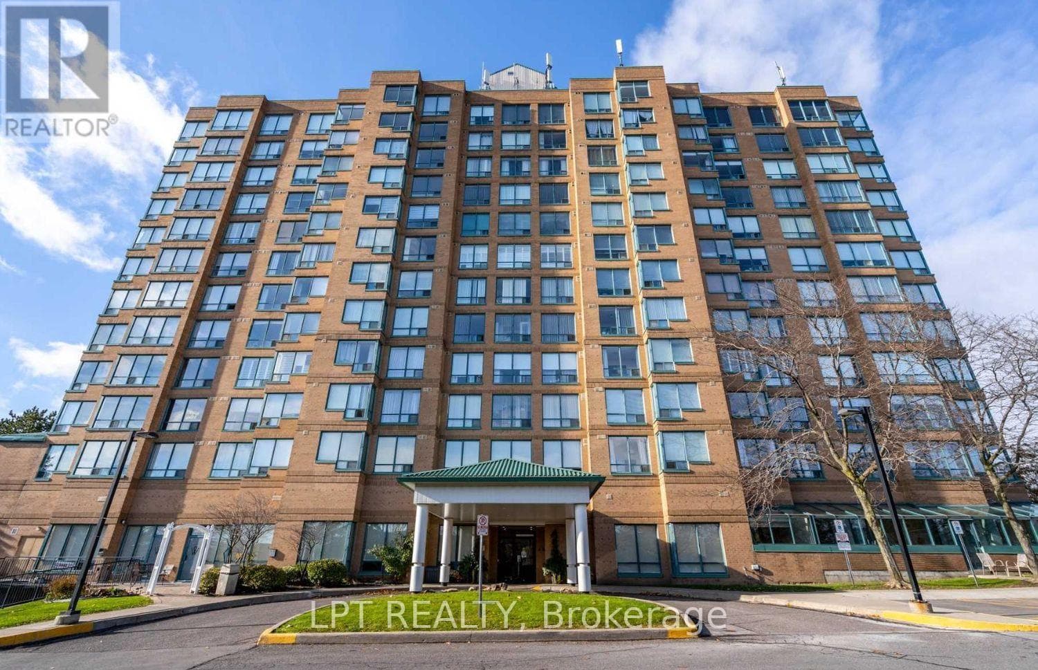 3 bed 2 bath single family at 505 - 711 ROSSLAND ROAD E — $409,900