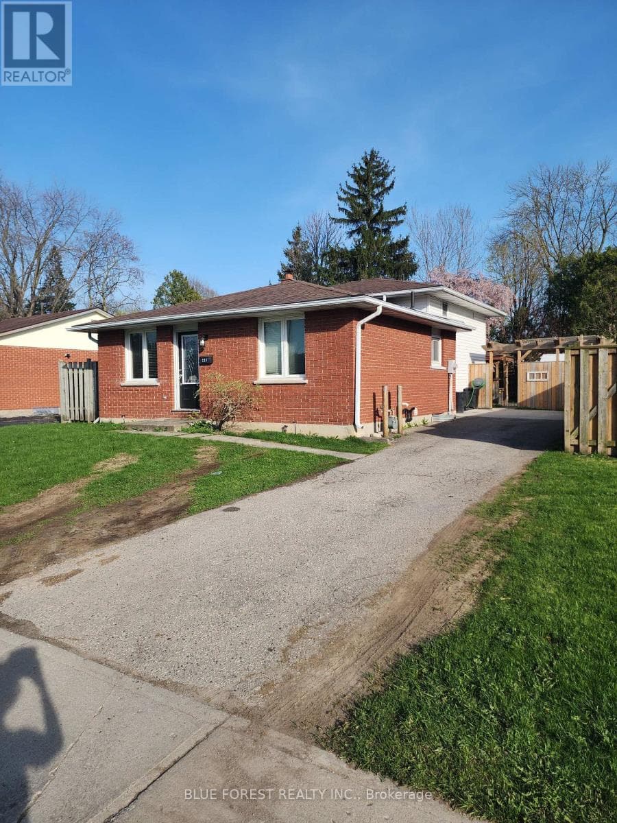 221 ADMIRAL DRIVE photo 2