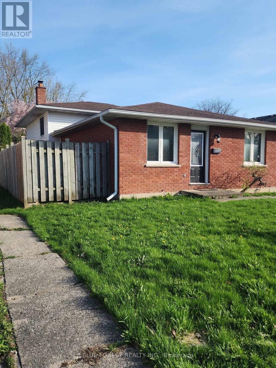 221 ADMIRAL DRIVE photo 3