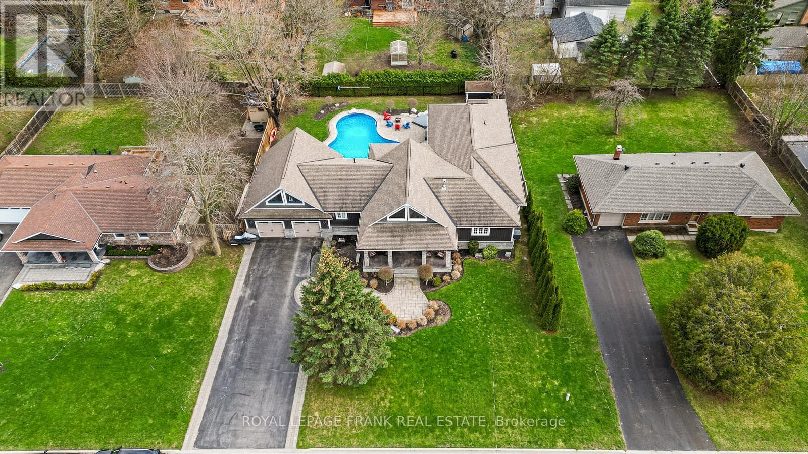 325 MAINE STREET photo 4