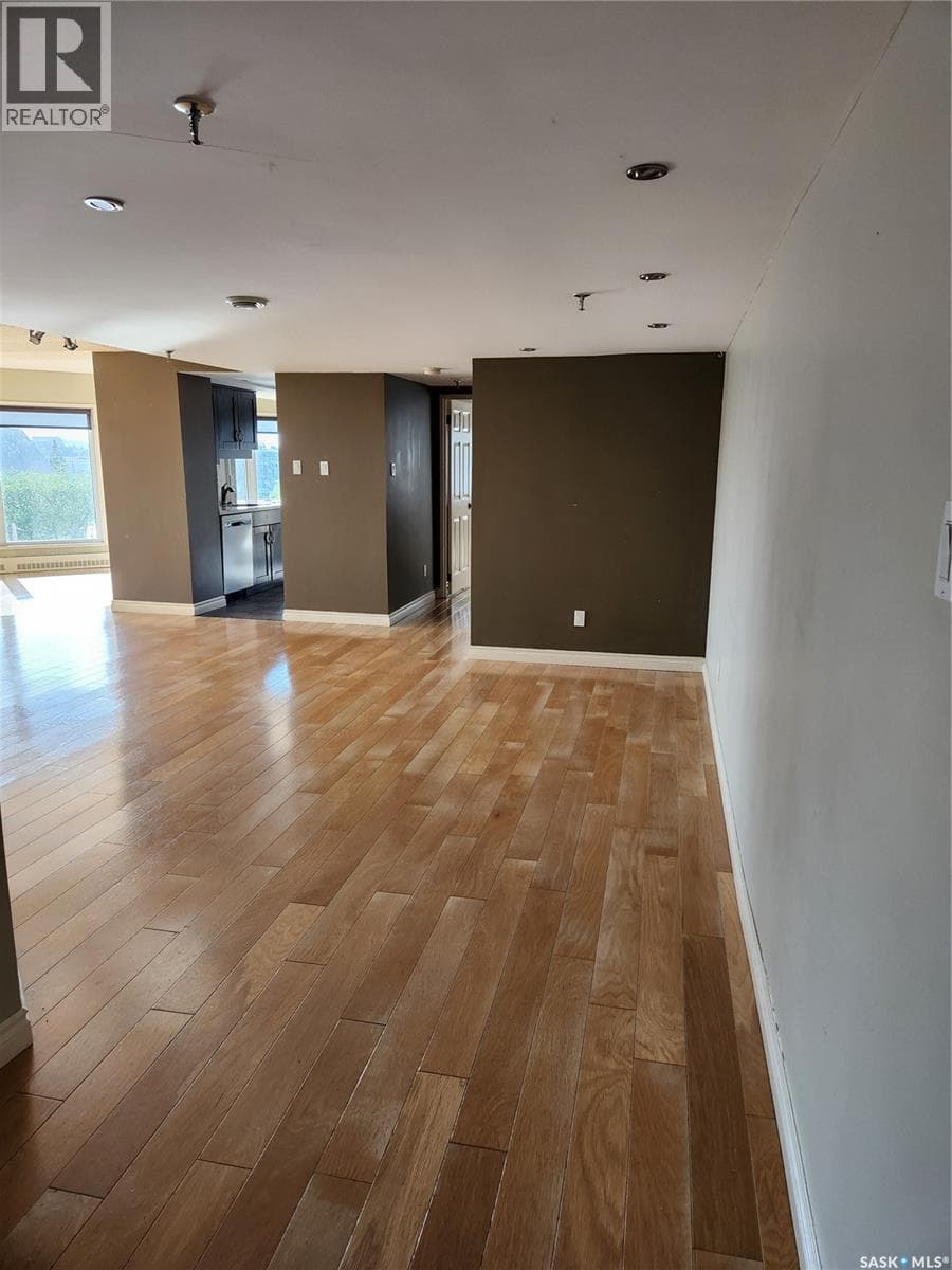570 424 Spadina CRESCENT E — photo 2