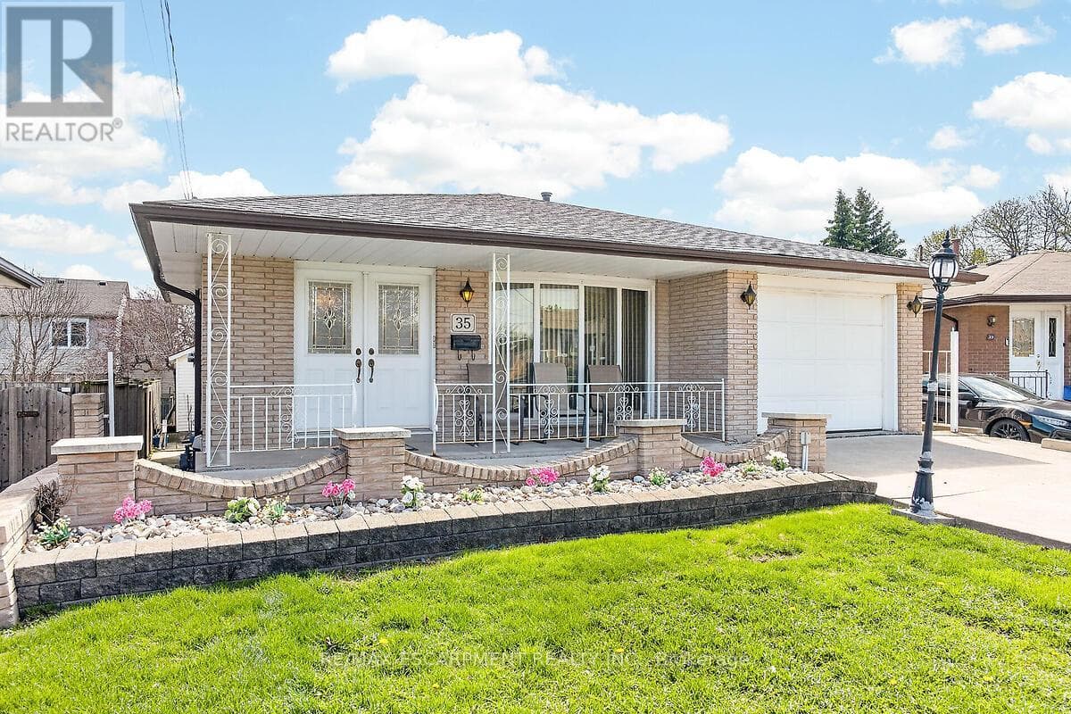3 bed 3 bath single family at 35 RANGEVIEW COURT — $699,900