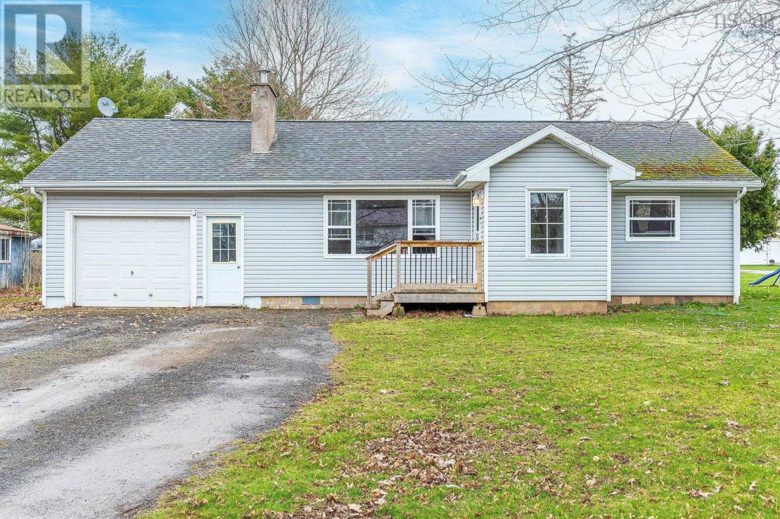 2 bed 1 bath single family at 88 lawrencetown Lane — $250,000