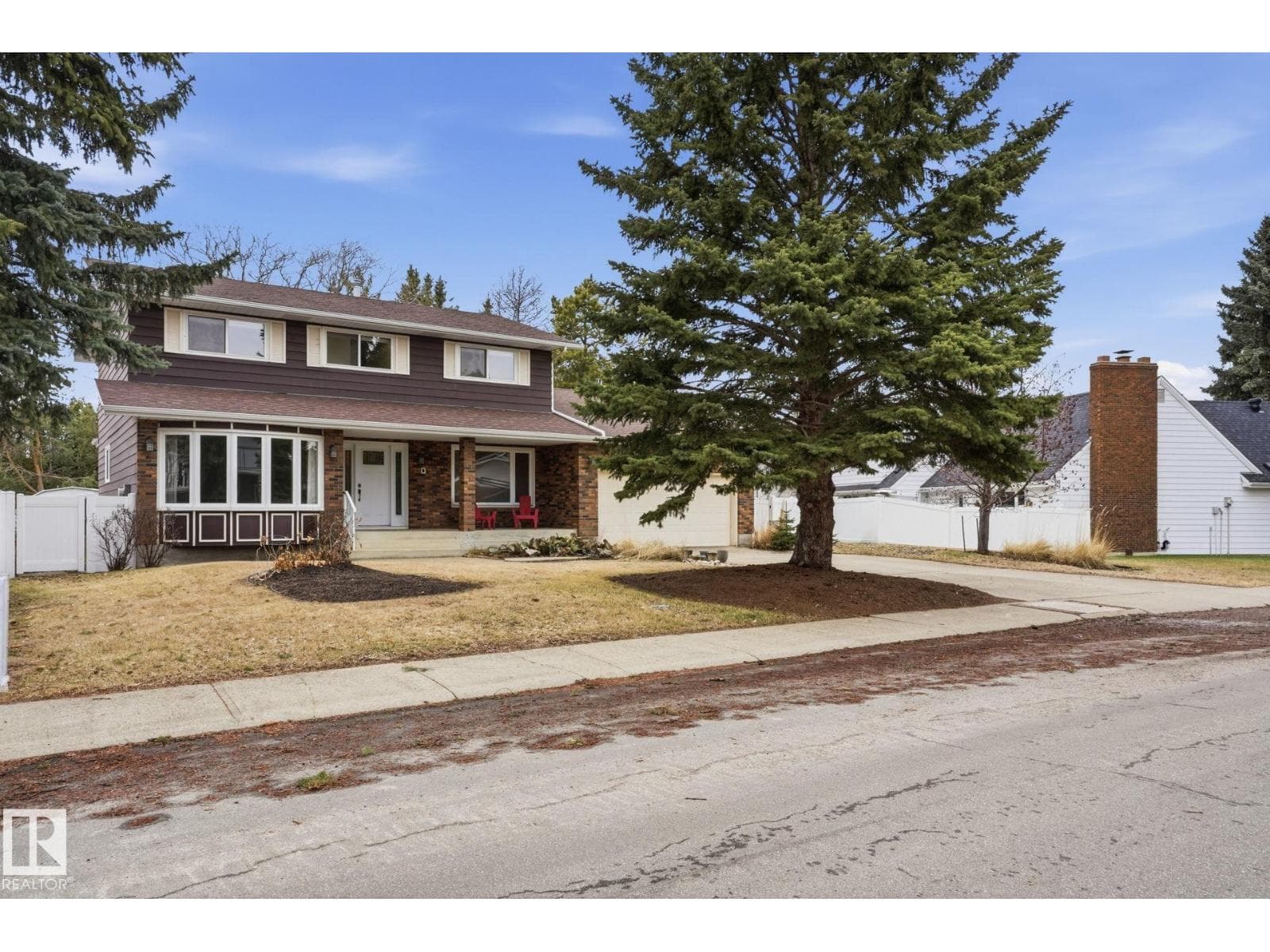 14848 64 AV NW photo 2
