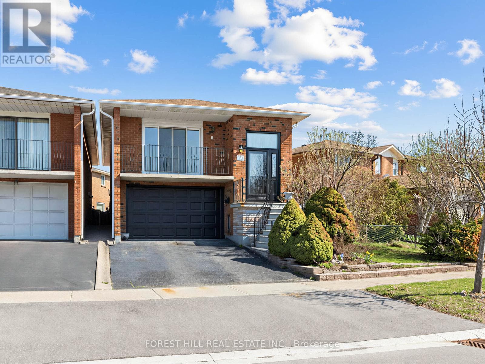 4 bed 2 bath single family at 10 BOYNE HIGHLAND CRESCENT — $1,039,000