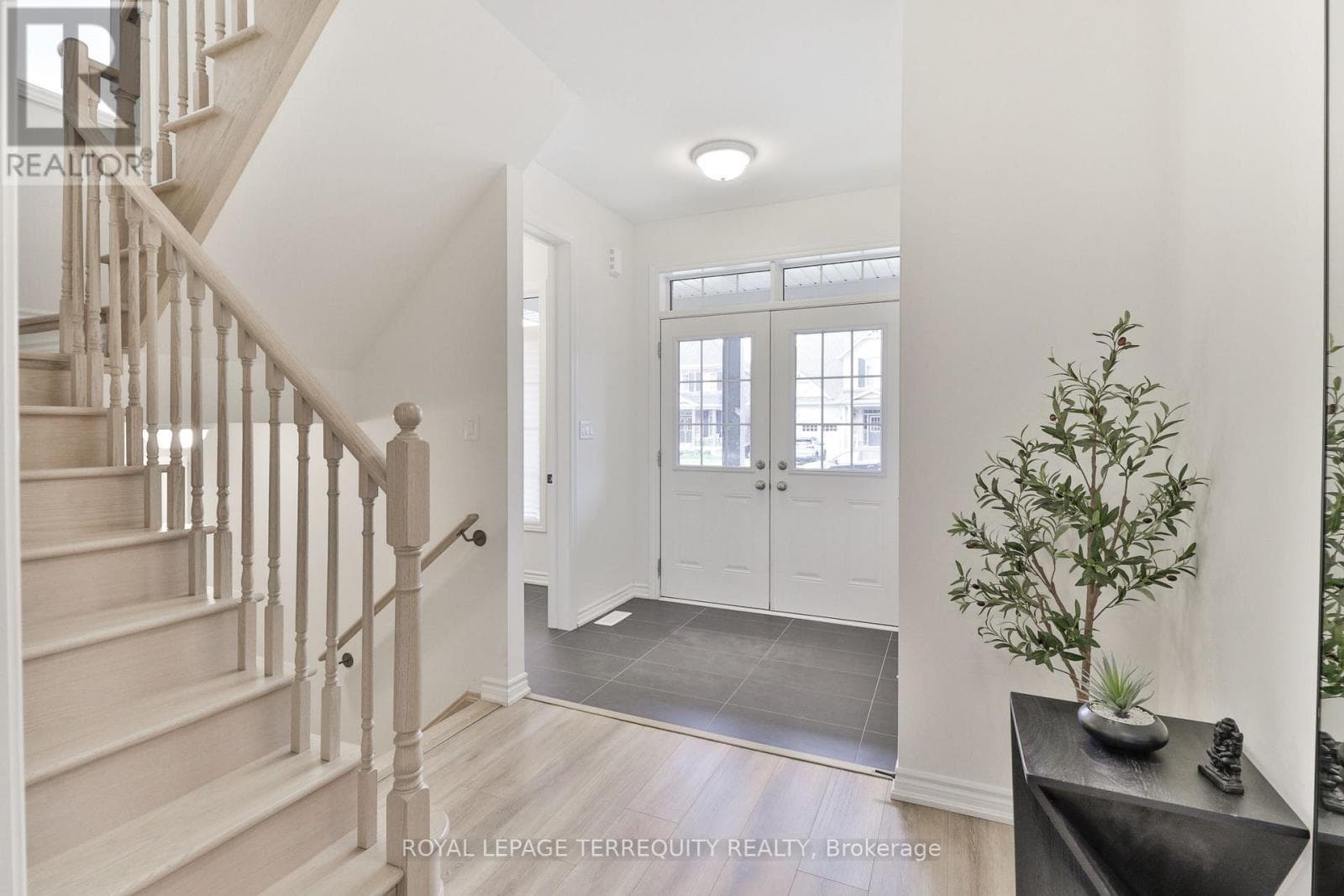 26 SANFORD CIRCLE photo 4