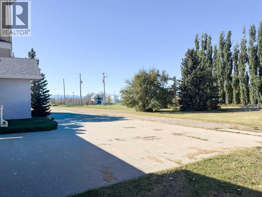 343 3 Street N photo 3