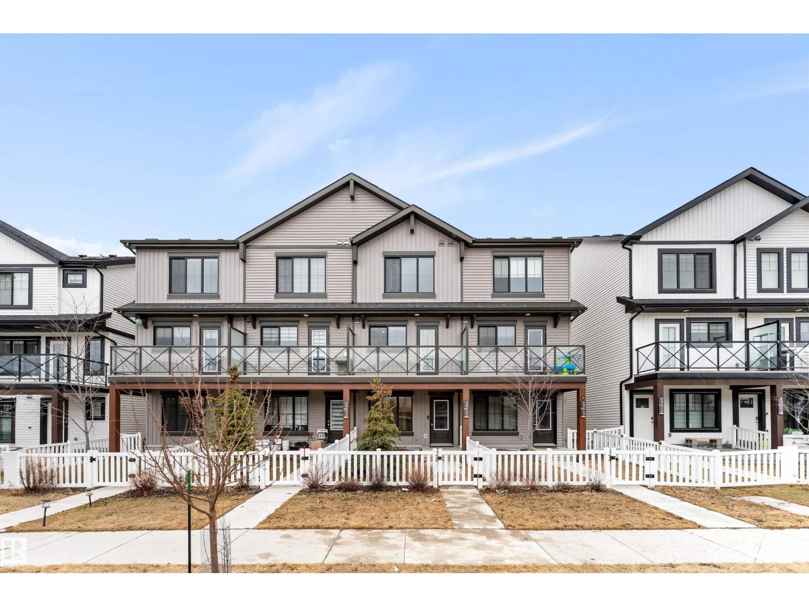 19615 28 AV NW photo 3