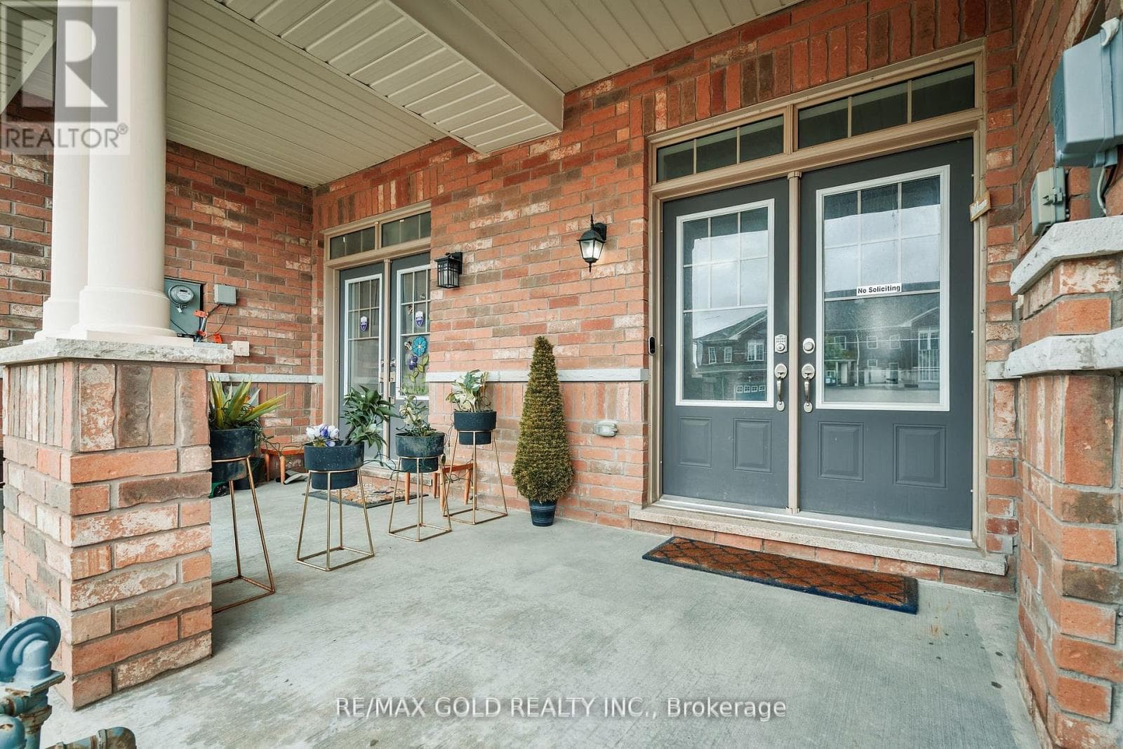 56 SNELGROVE CRESCENT photo 2