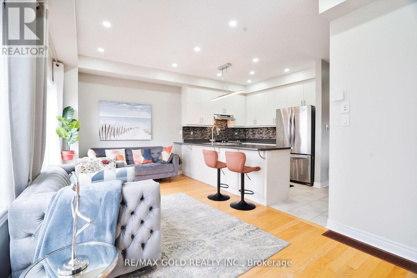 56 SNELGROVE CRESCENT photo 5