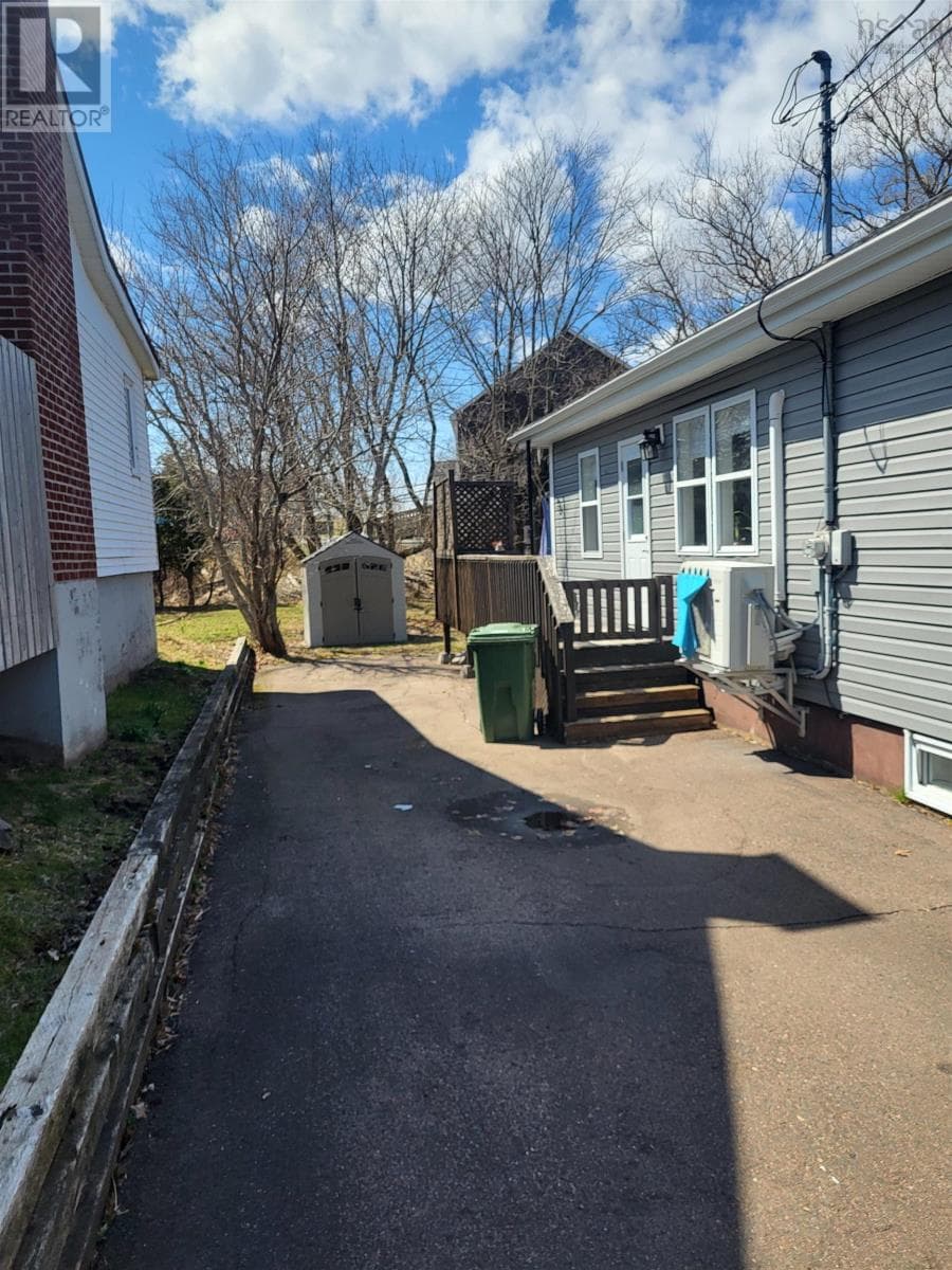 44 Kaulback Street photo 2