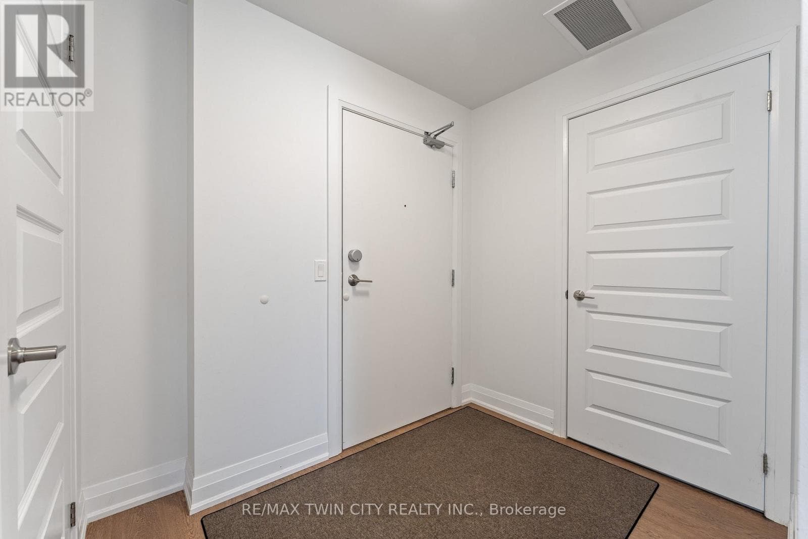 209 - 88 GIBSON STREET photo 2