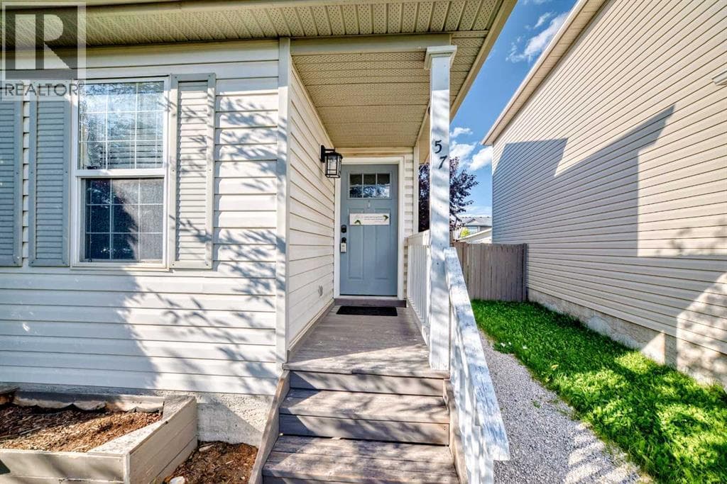 57 Martinvalley Way NE photo 2
