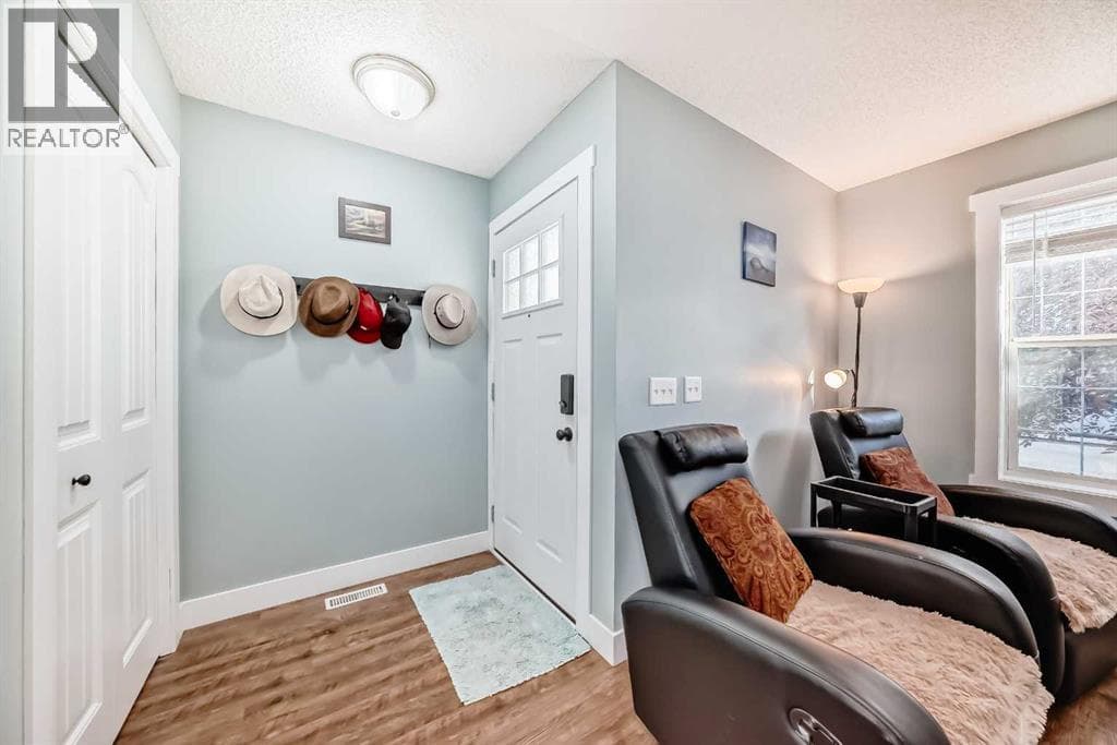 57 Martinvalley Way NE photo 3