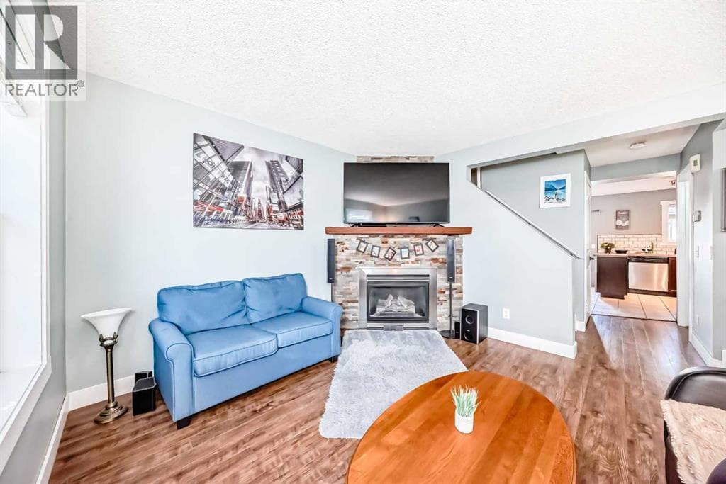 57 Martinvalley Way NE photo 5