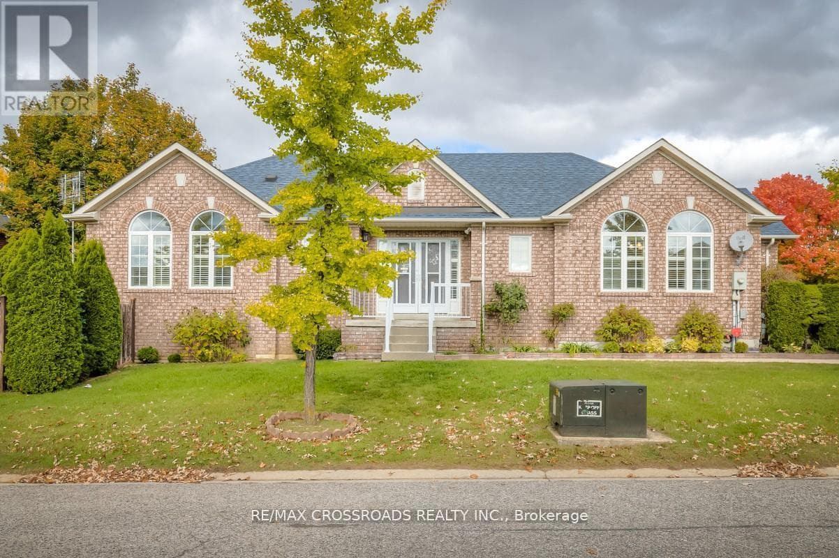 2 bed 2 bath single family at 26 LUROSA CRESCENT — $829,900