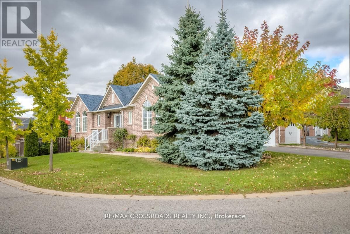 26 LUROSA CRESCENT photo 2