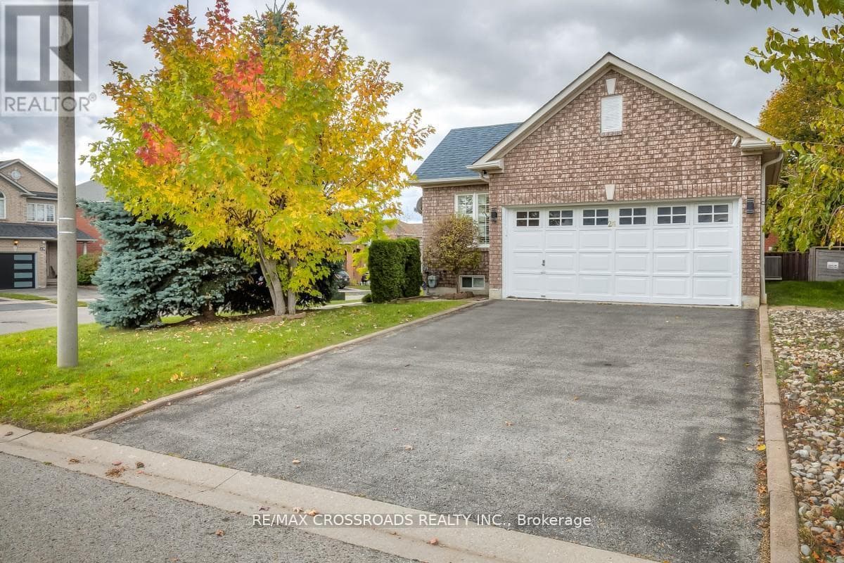 26 LUROSA CRESCENT photo 3