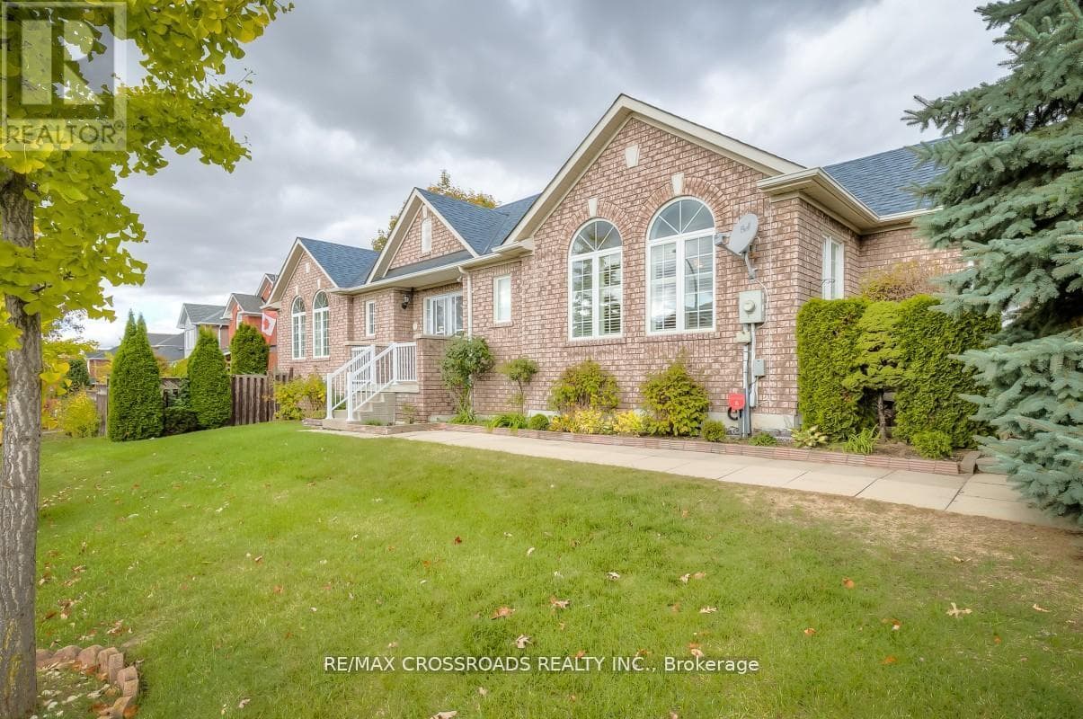 26 LUROSA CRESCENT photo 4