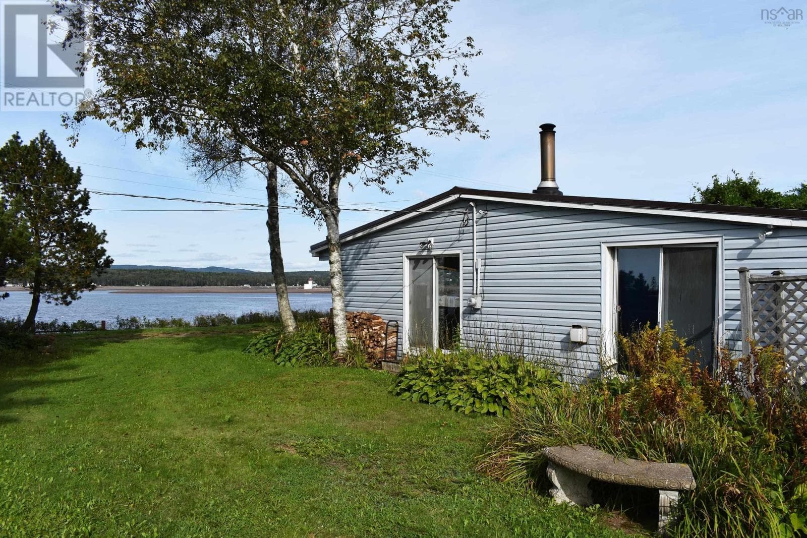 208 Lighthouse Road photo 2