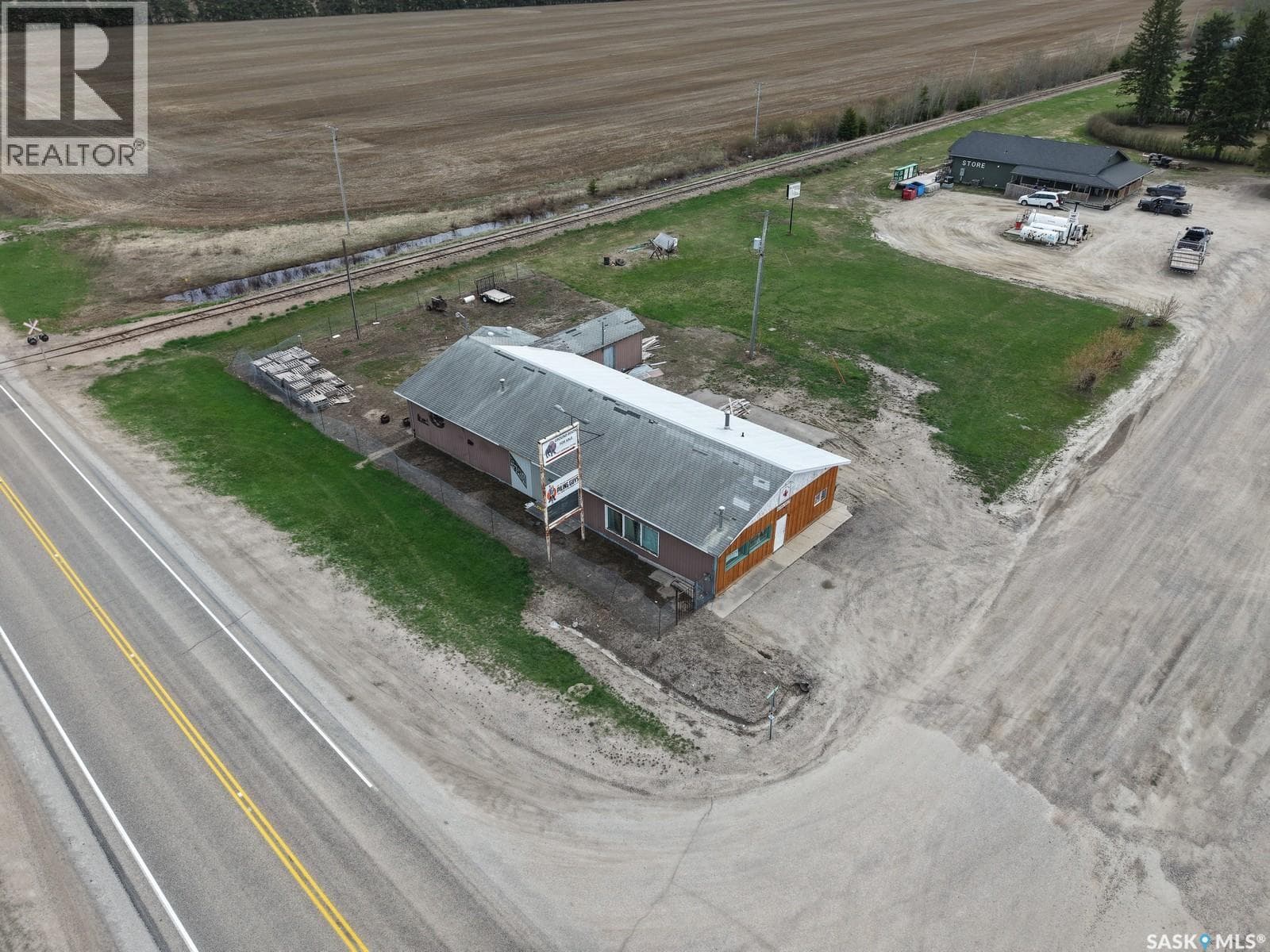 100 Railway AVENUE photo 6