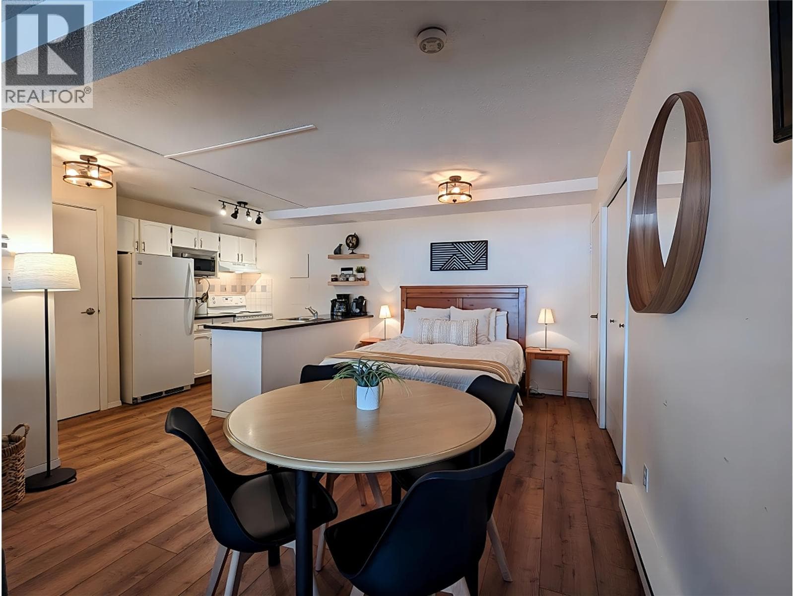 2030 Panorama Drive Unit# 806 photo 5