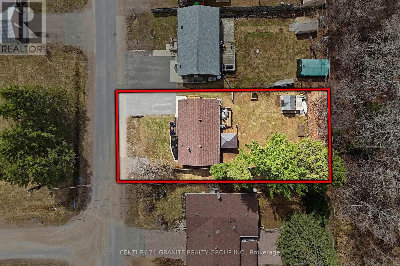 66 SPRUCEDALE STREET photo 3