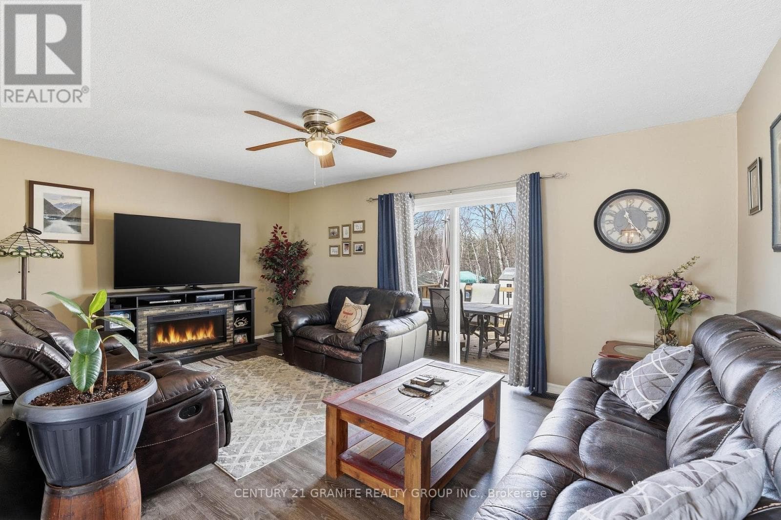 66 SPRUCEDALE STREET photo 4