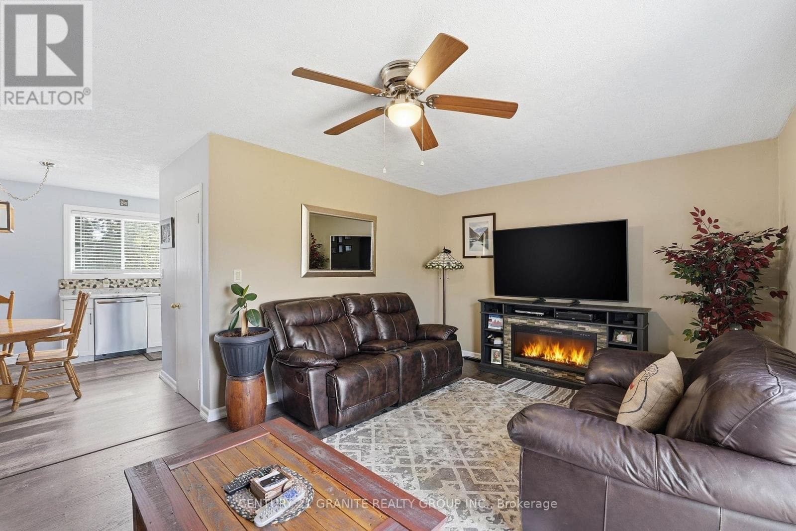 66 SPRUCEDALE STREET photo 5