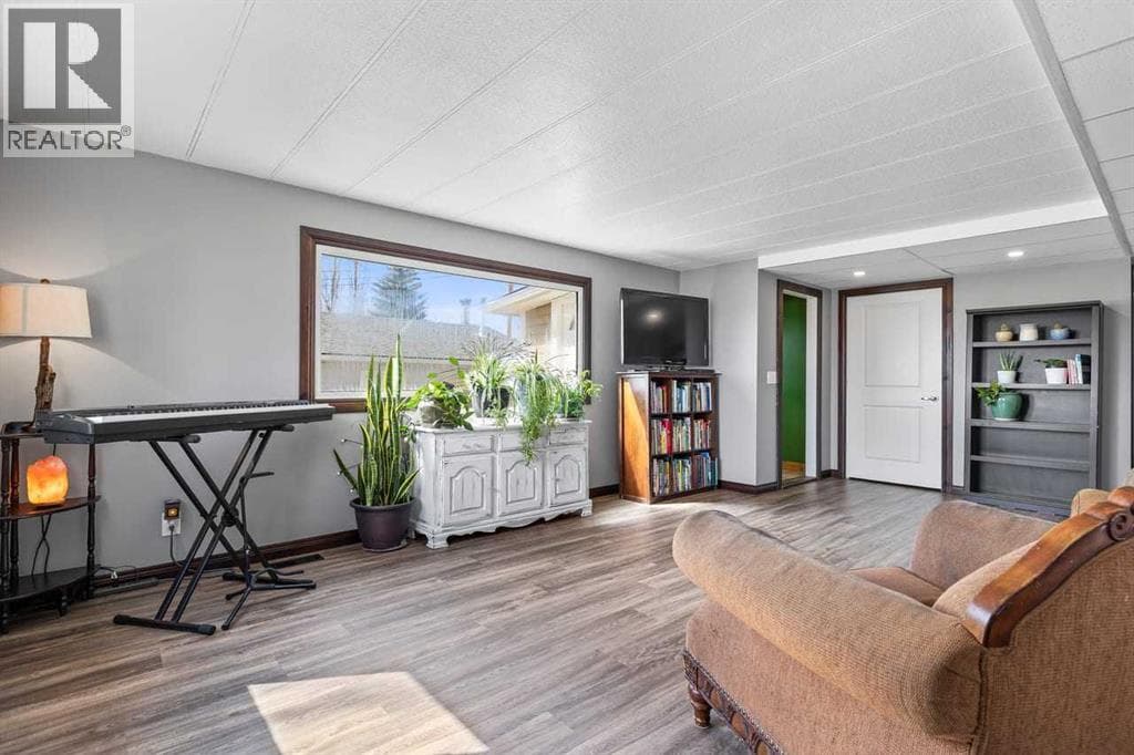 228 Railway Avenue photo 3