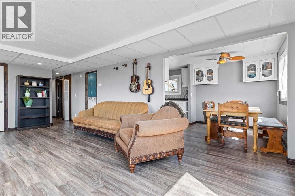 228 Railway Avenue photo 4