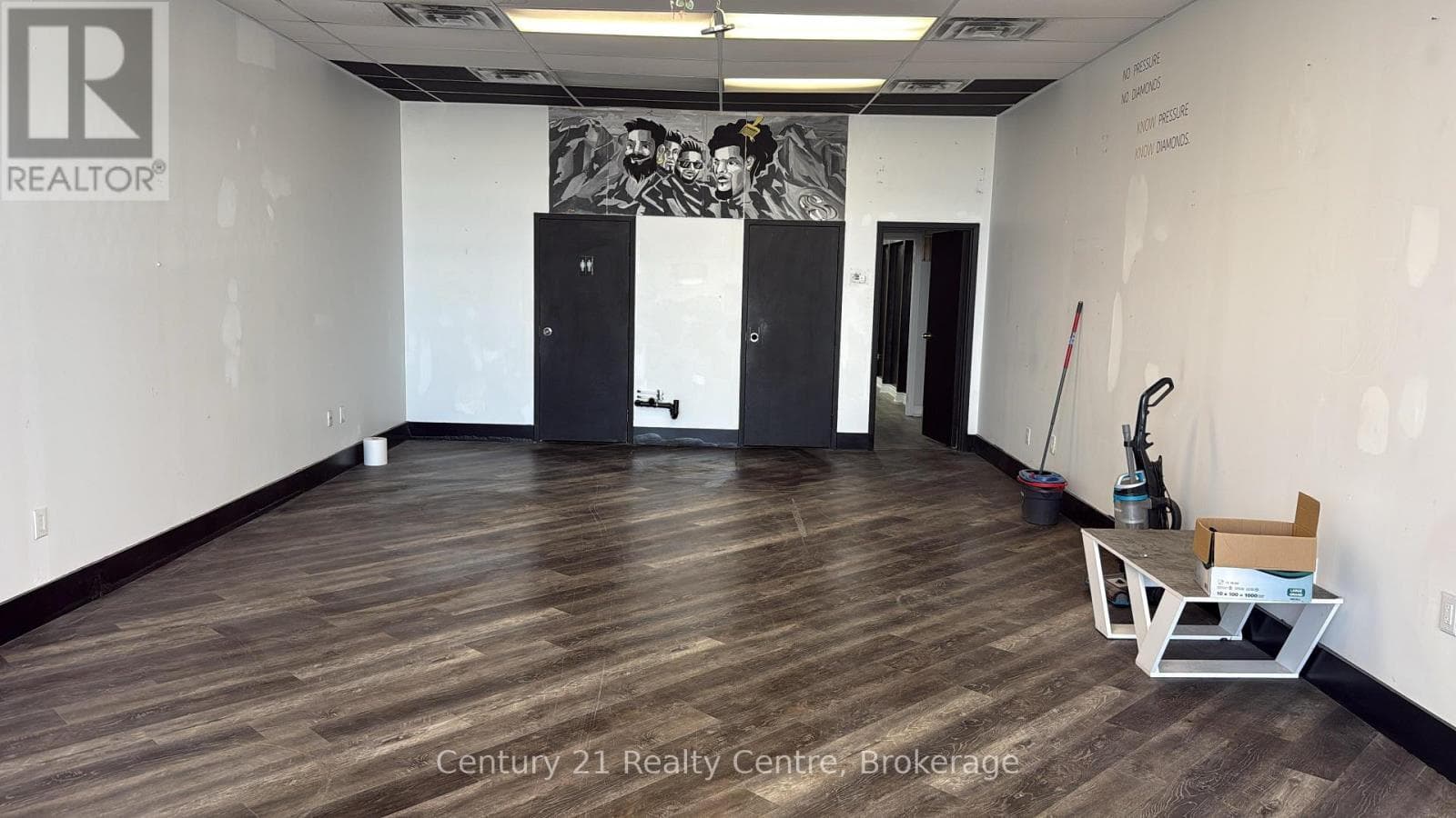 4 - 341 PARKHURST SQUARE photo 2