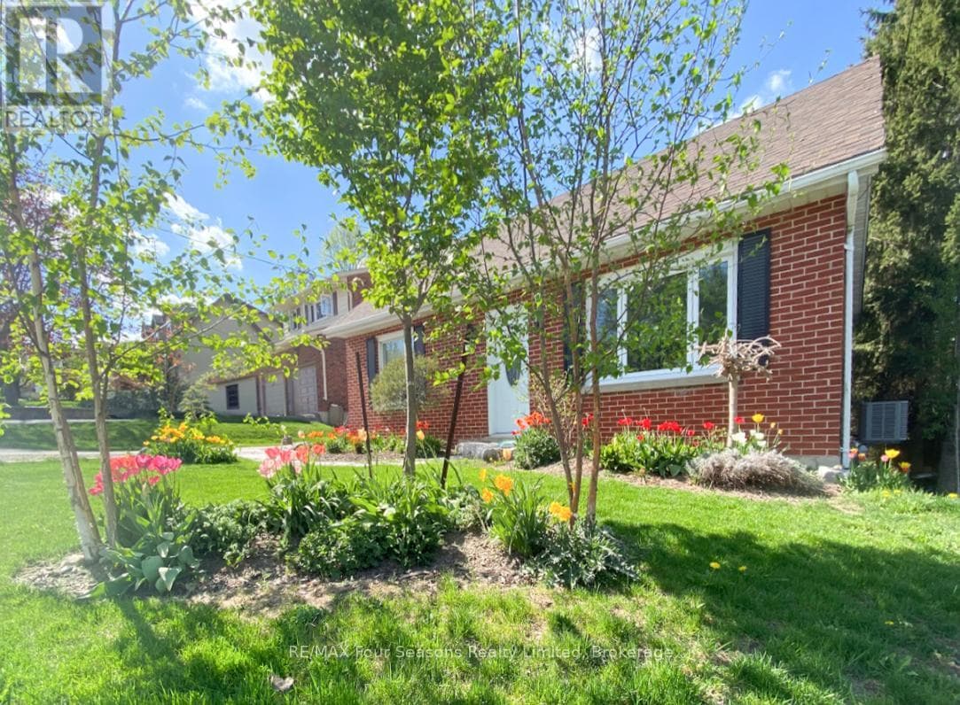 4 bed 3 bath single family at 50 AMARANTH STREET W — $789,000