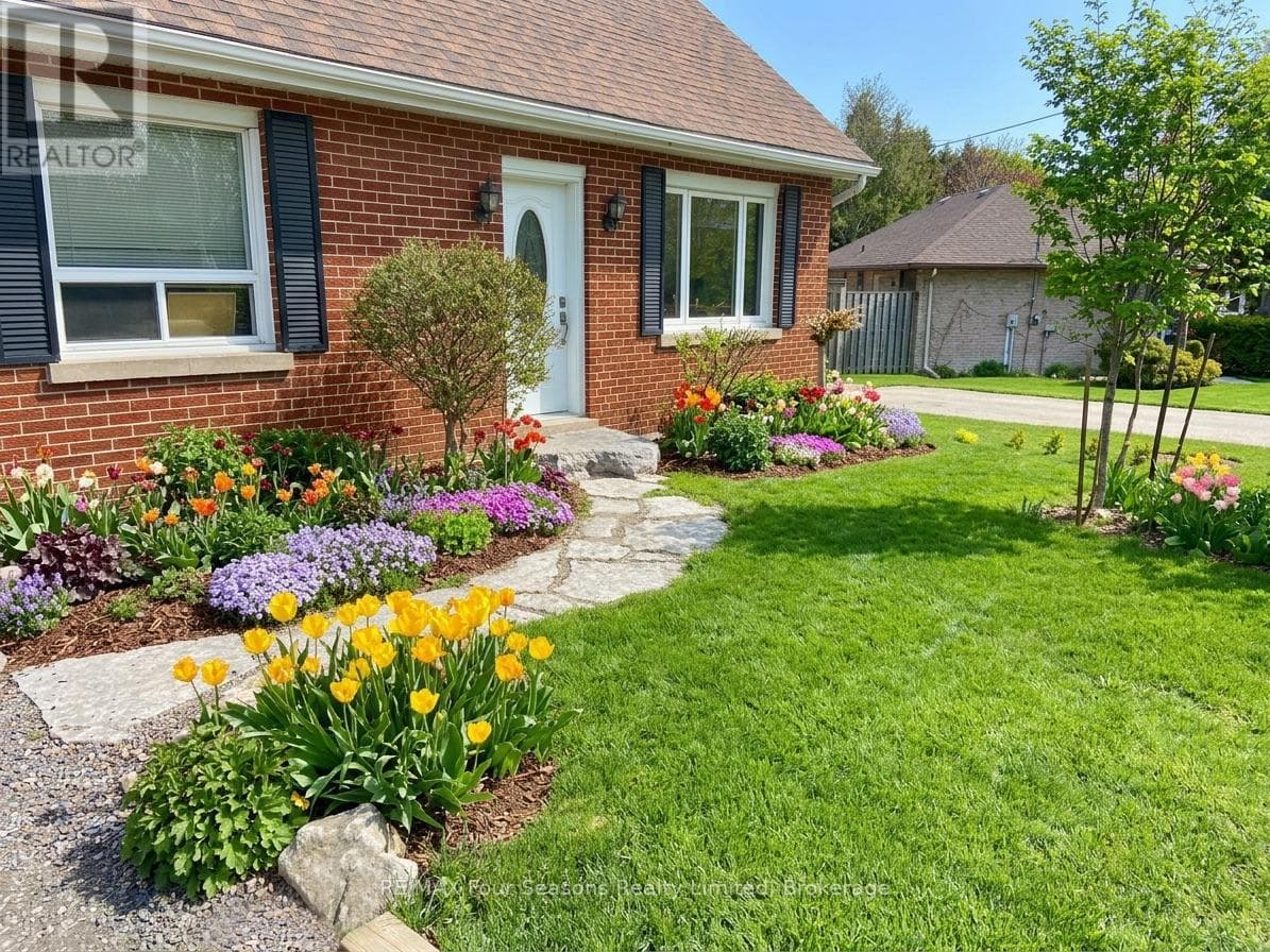 50 AMARANTH STREET W photo 2