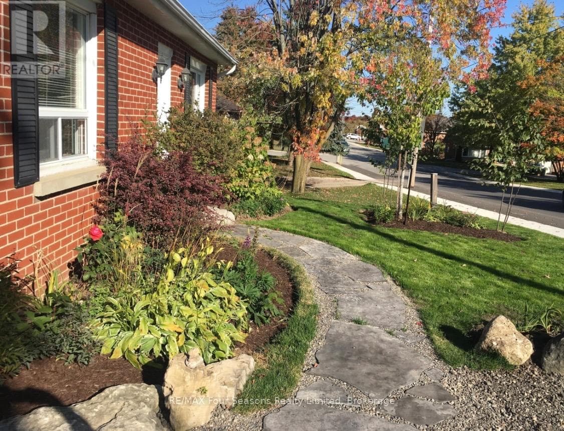 50 AMARANTH STREET W photo 3