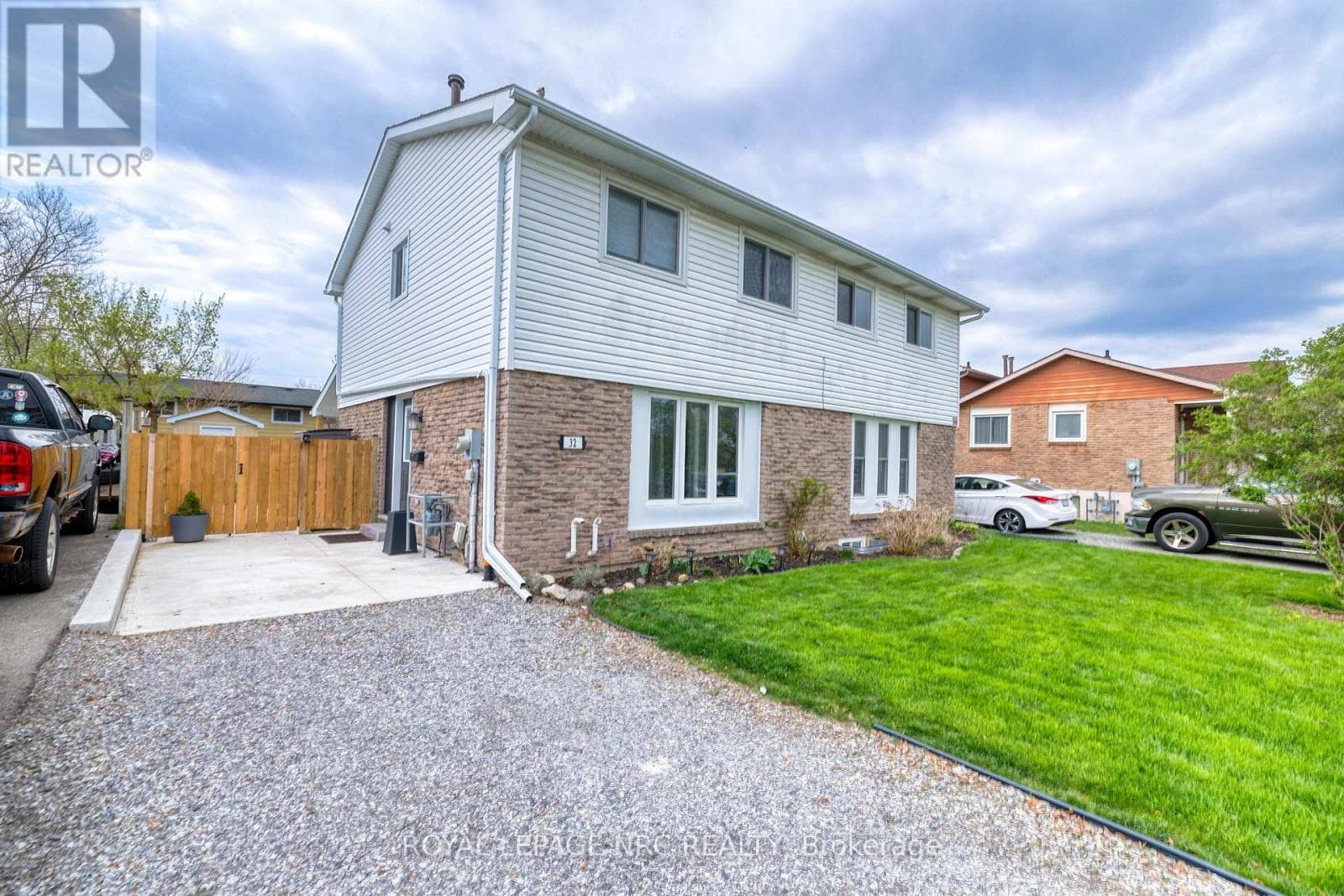 32 DIANNE DRIVE photo 3